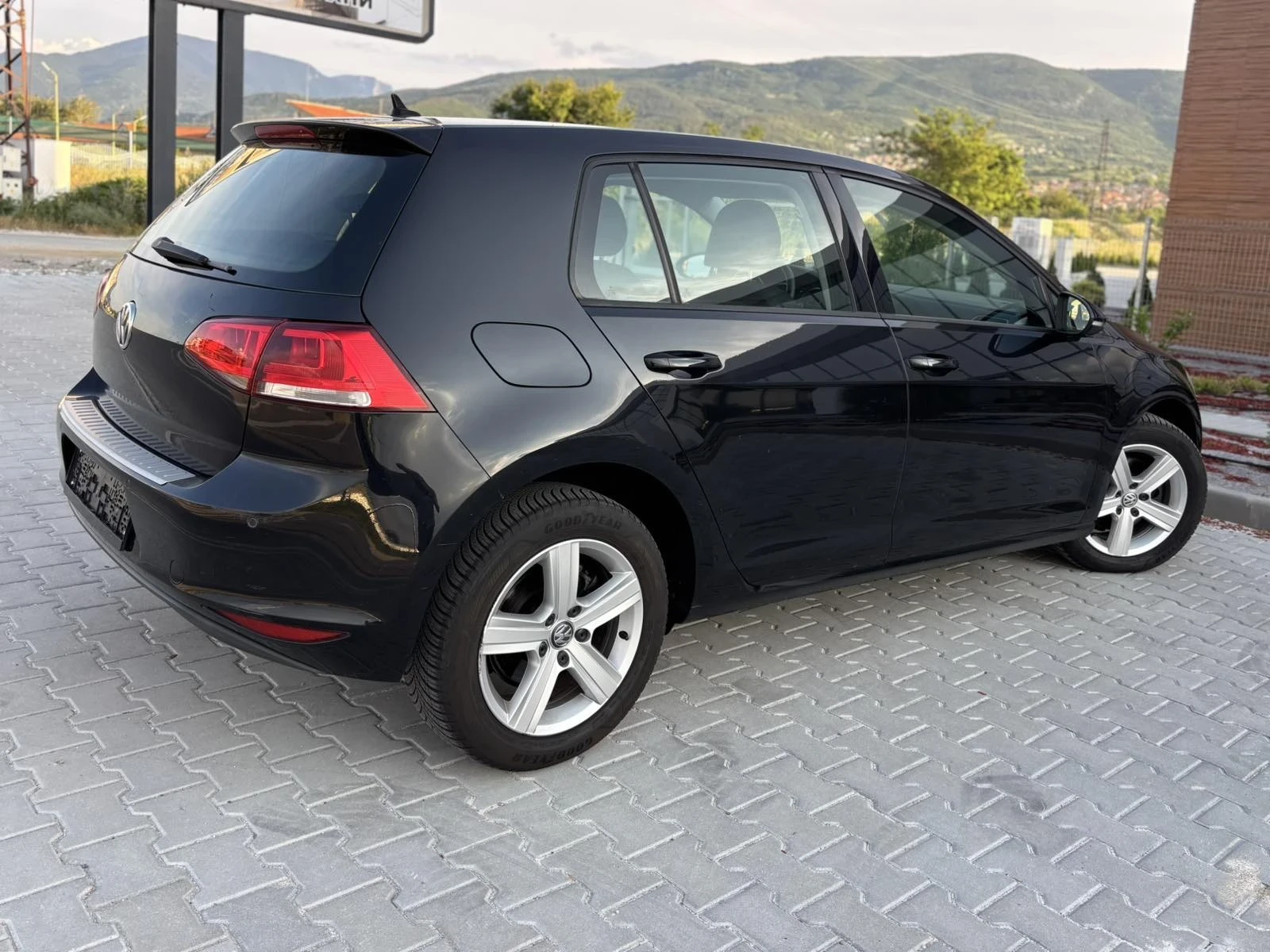 VW Golf 1.6/105кс/HiGHLiNE/КЛИМАТРОНИК/ЕВРО5, снимка 3 - Автомобили и джипове - 54863157