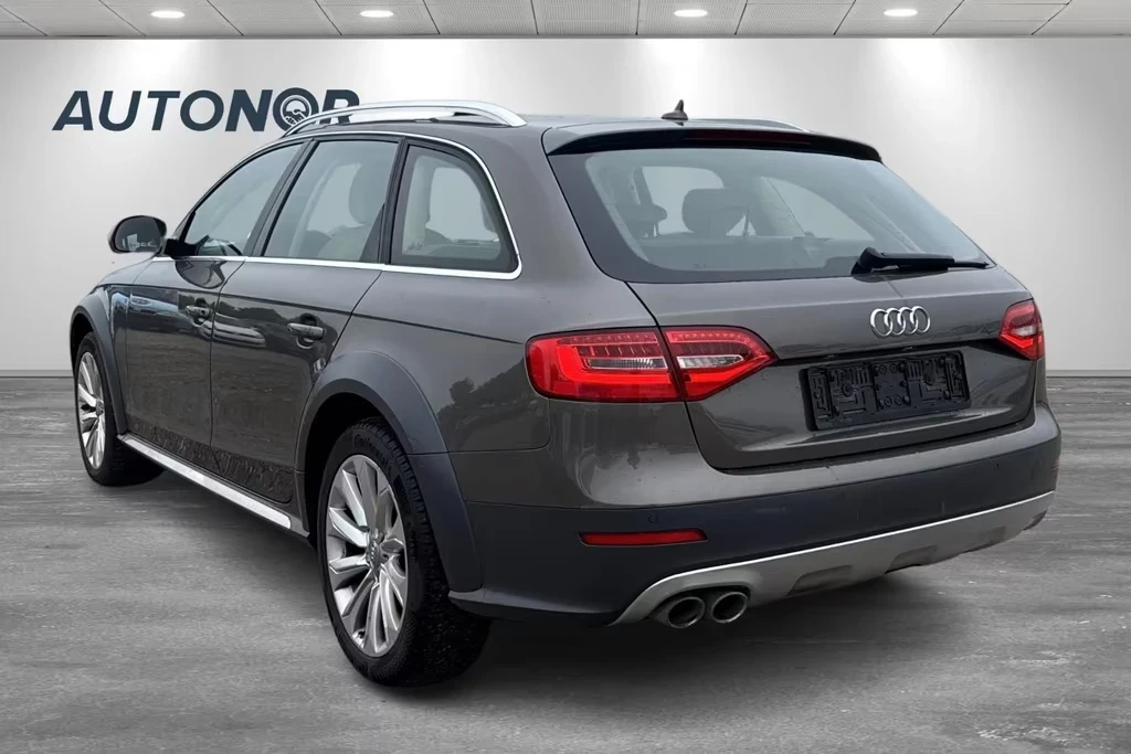 Audi A4 Allroad quattro 2.0tdi aut. 190ps XENON/ACC* DK, снимка 3 - Автомобили и джипове - 54900447