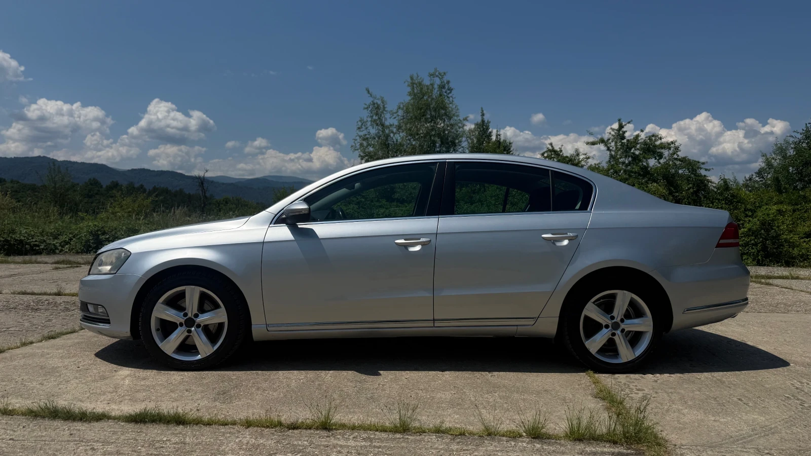 VW Passat 2.0  TDI BLUEMOTION TECH, снимка 6 - Автомобили и джипове - 54989874