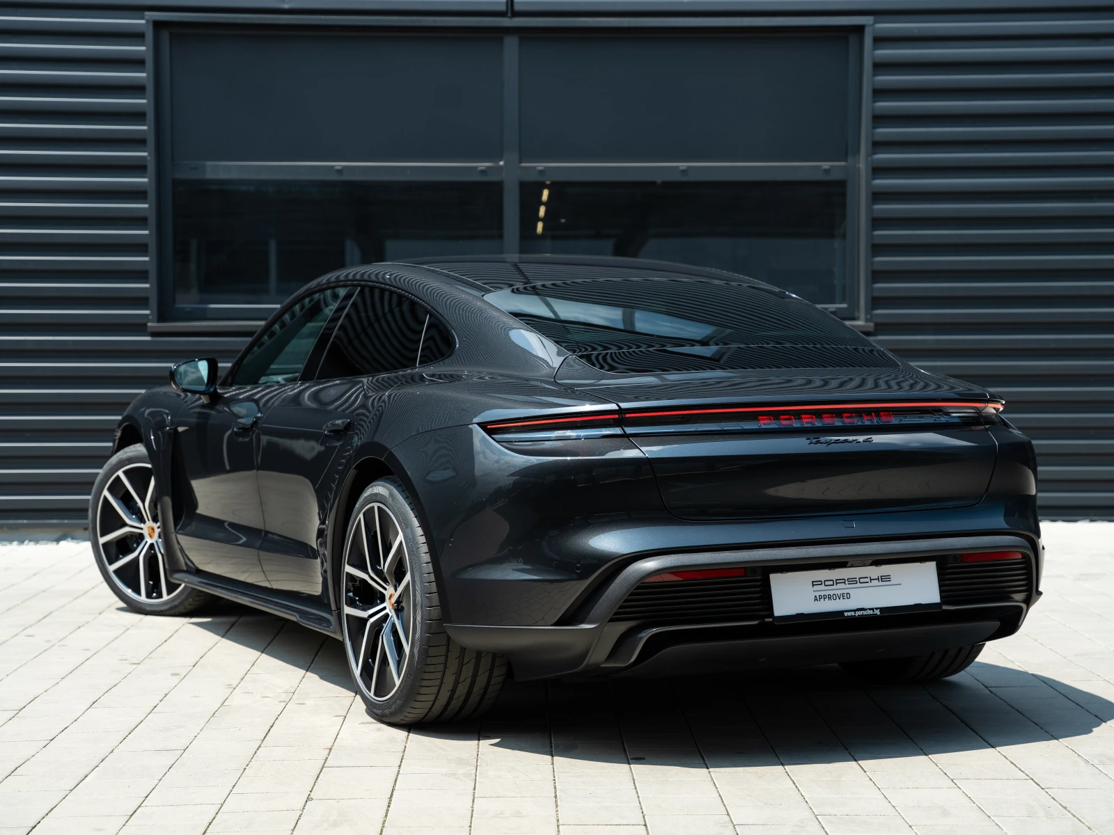 Porsche Taycan 4 Black Edition, снимка 2 - Автомобили и джипове - 55084305