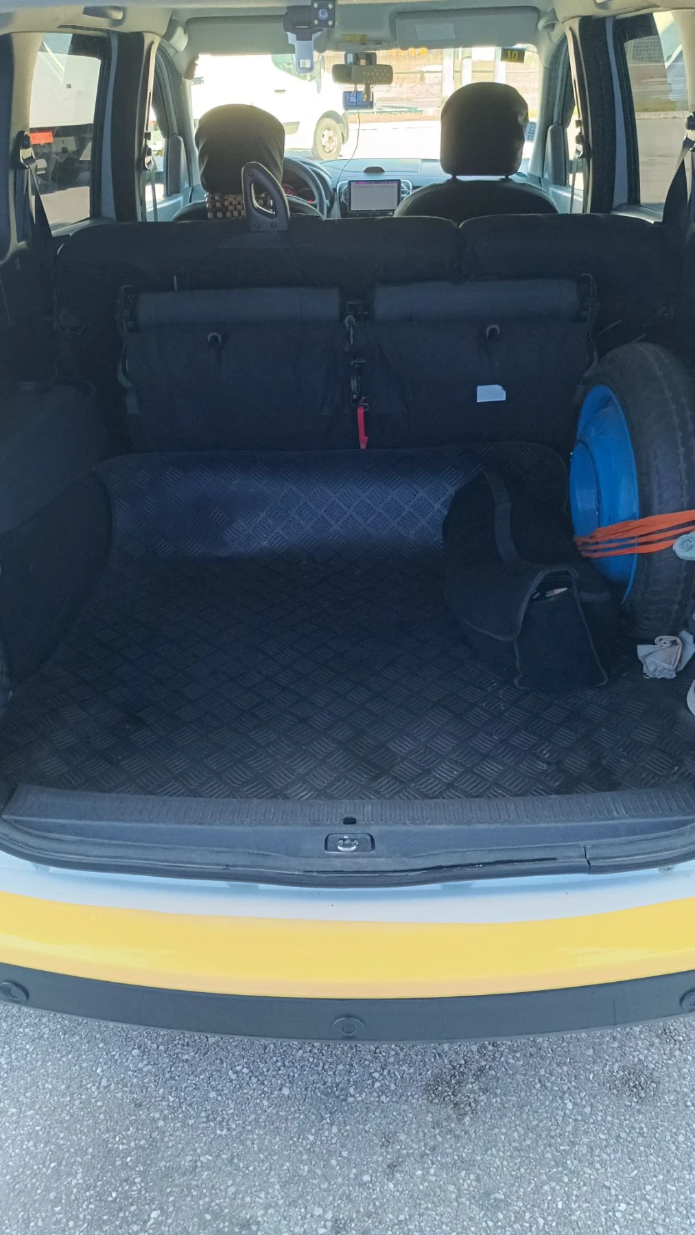 Dacia Lodgy 1.6-83 кс -7 места , снимка 7 - Автомобили и джипове - 55888408