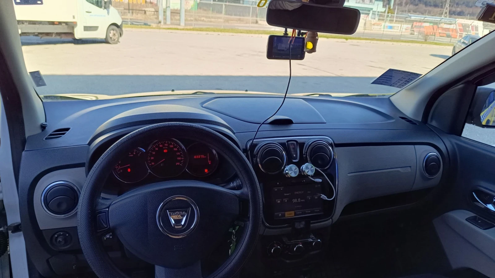 Dacia Lodgy 1.6-83 кс -7 места , снимка 11 - Автомобили и джипове - 55888408