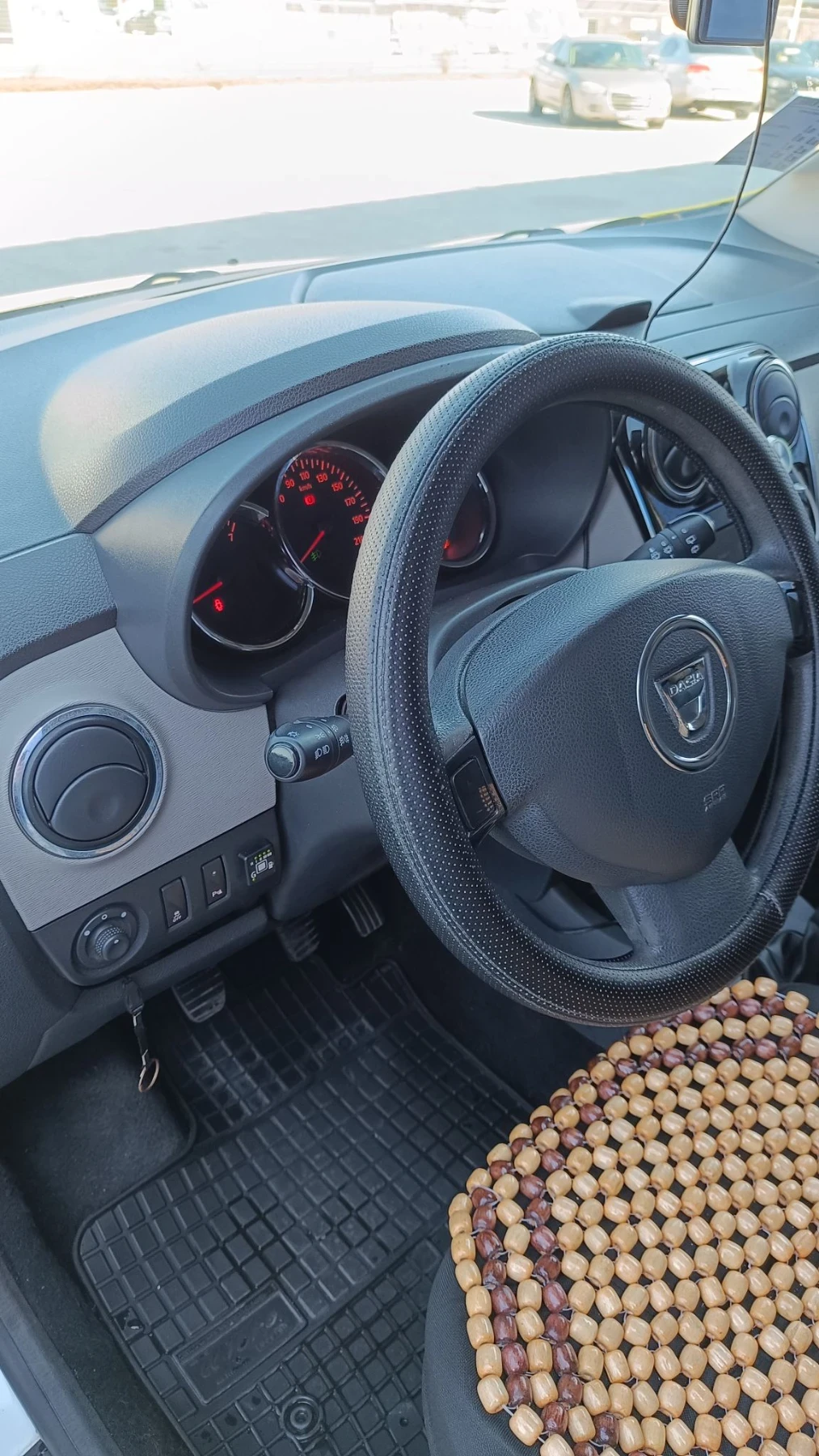 Dacia Lodgy 1.6-83 кс -7 места , снимка 12 - Автомобили и джипове - 55888408