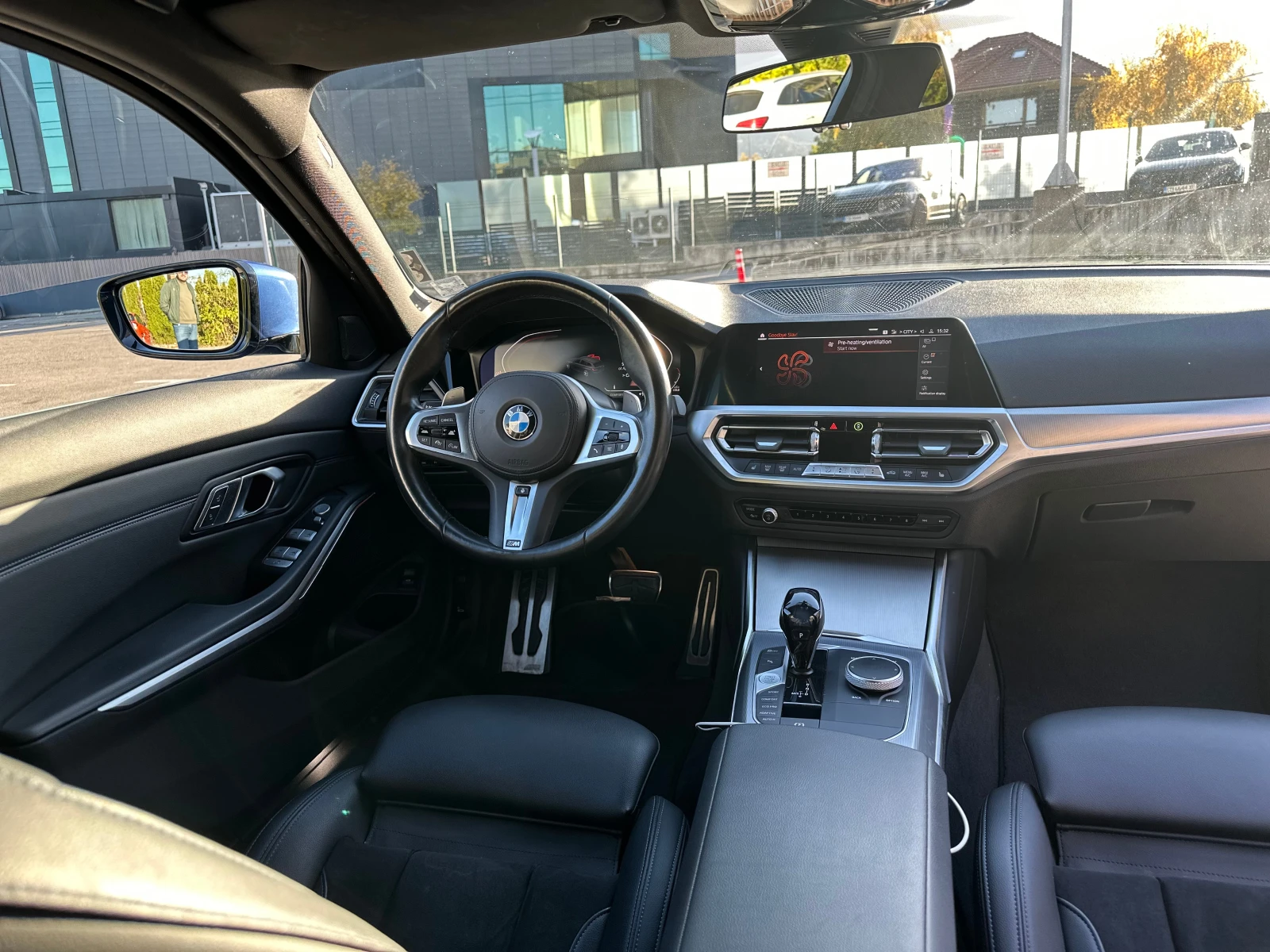 BMW 320 xDrive M-Sport Mild-Hybrid, снимка 11 - Автомобили и джипове - 55957957