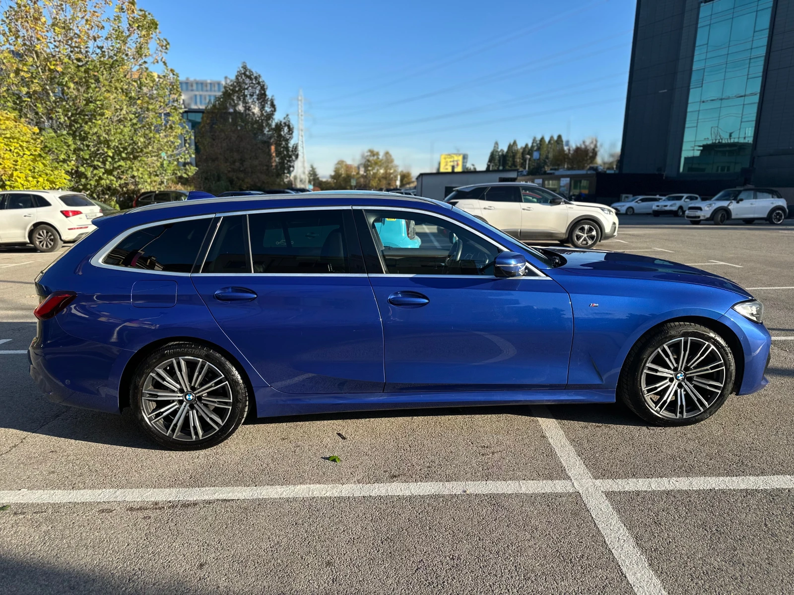 BMW 320 xDrive M-Sport Mild-Hybrid, снимка 3 - Автомобили и джипове - 55957957