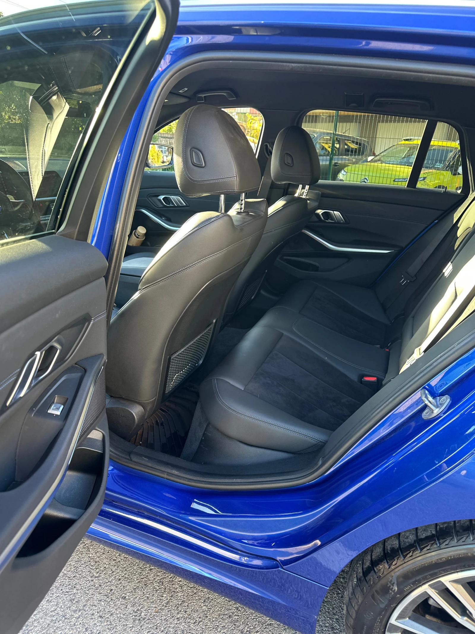 BMW 320 xDrive M-Sport Mild-Hybrid, снимка 8 - Автомобили и джипове - 55957957