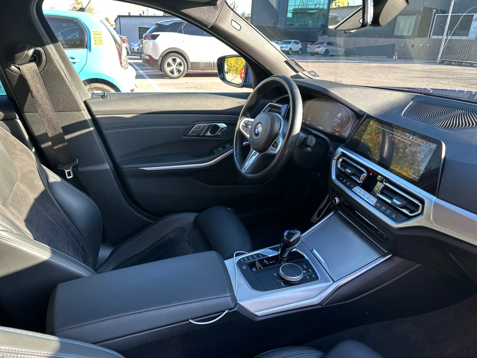 BMW 320 xDrive M-Sport Mild-Hybrid, снимка 13 - Автомобили и джипове - 55957957
