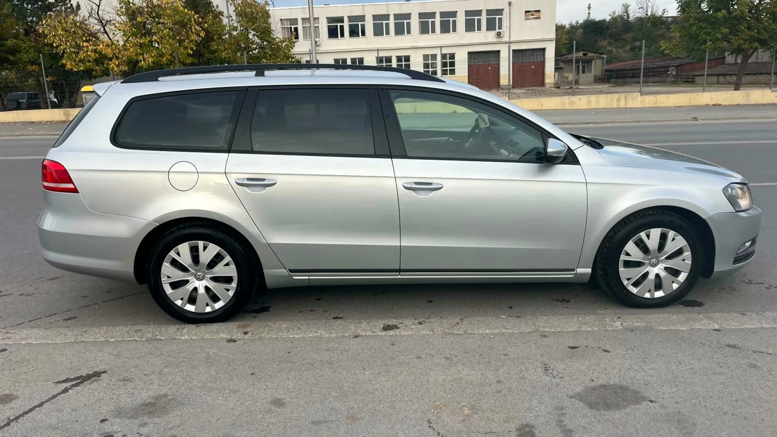 VW Passat 1.6 TDI, снимка 6 - Автомобили и джипове - 56521958