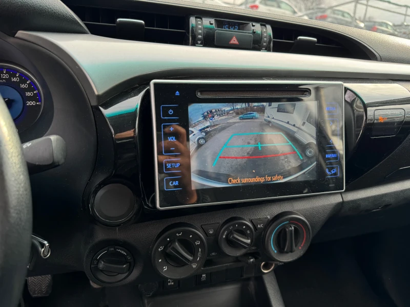 Toyota Hilux 2.4D, снимка 8 - Автомобили и джипове - 51486367