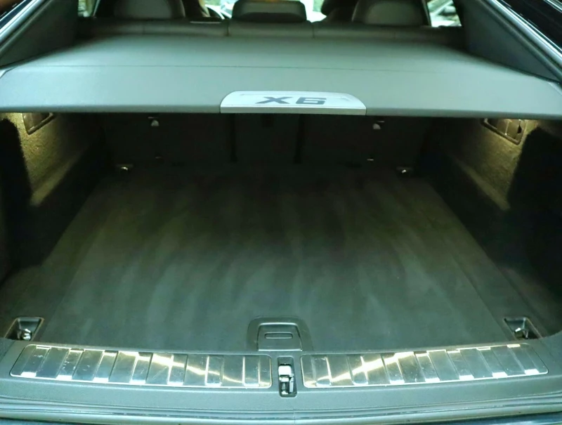 BMW X6 M50I/Камера 360/Обдухване/Амбиент/Side Assist, снимка 17 - Автомобили и джипове - 53167400
