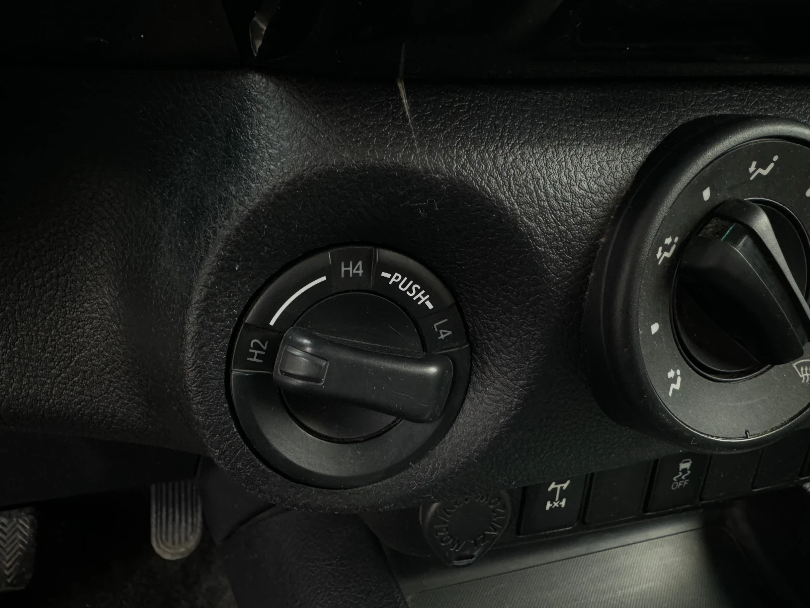 Toyota Hilux 2.4D - изображение 9