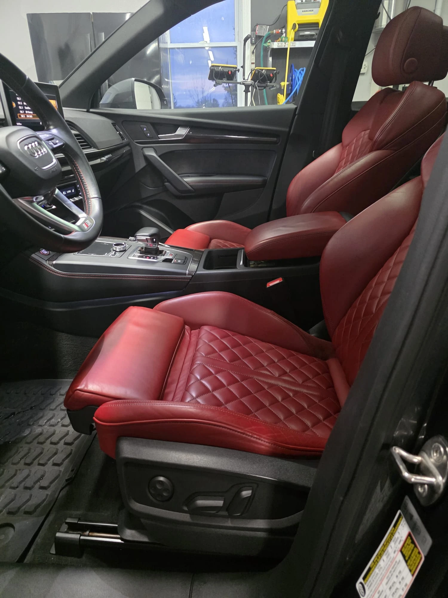 Audi SQ5 LANE ASSIST/KEYLESS/PANO/RED INTERIOR - изображение 6