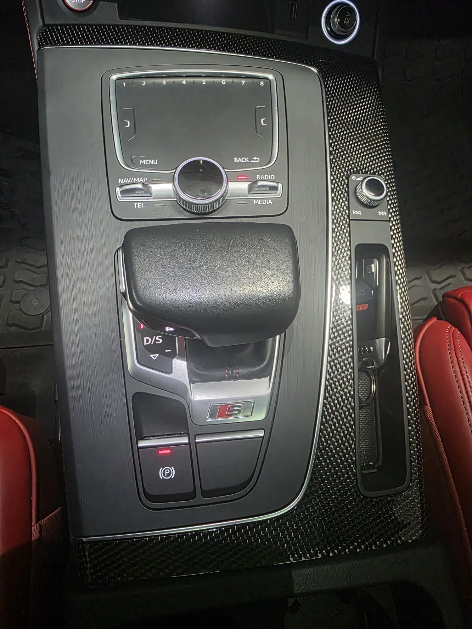 Audi SQ5 LANE ASSIST/KEYLESS/PANO/RED INTERIOR - изображение 10