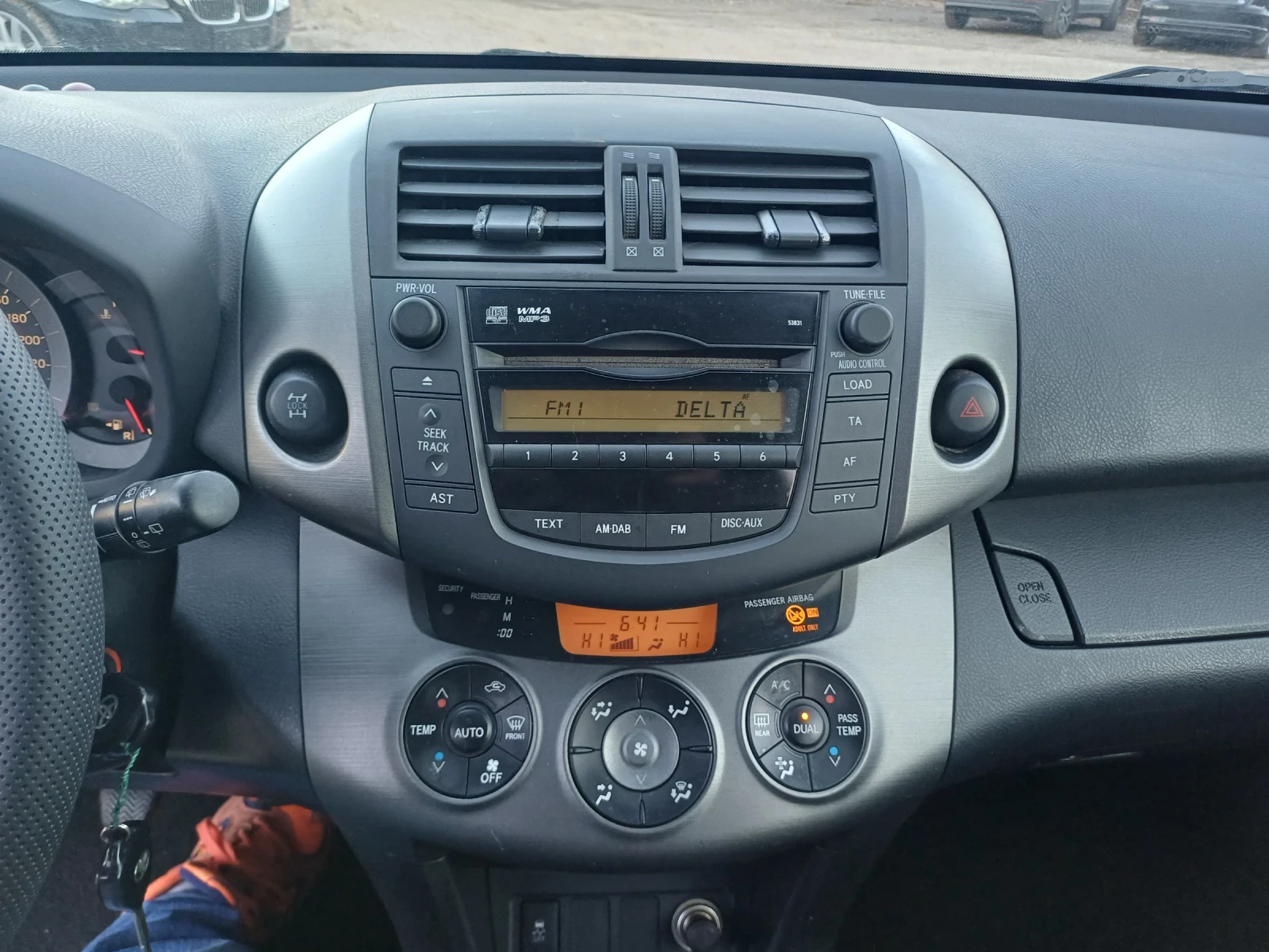 Toyota Rav4 2.2 D4D, снимка 16 - Автомобили и джипове - 53826551