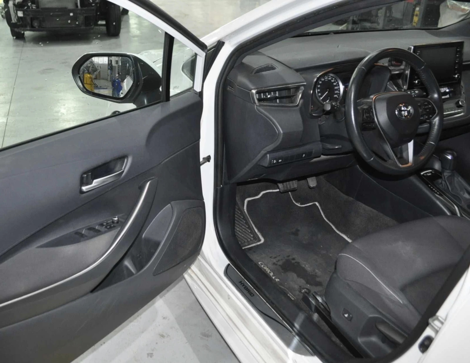 Toyota Corolla  1.8 Business, снимка 5 - Автомобили и джипове - 54041772