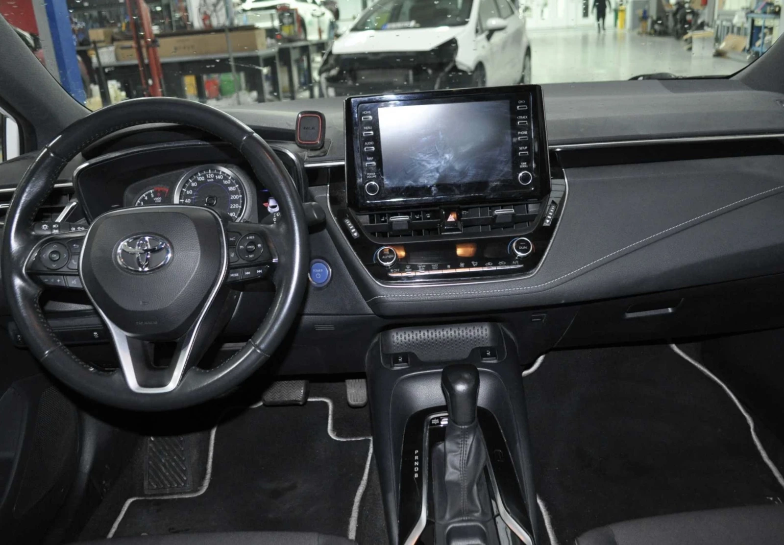 Toyota Corolla  1.8 Business, снимка 9 - Автомобили и джипове - 54041772