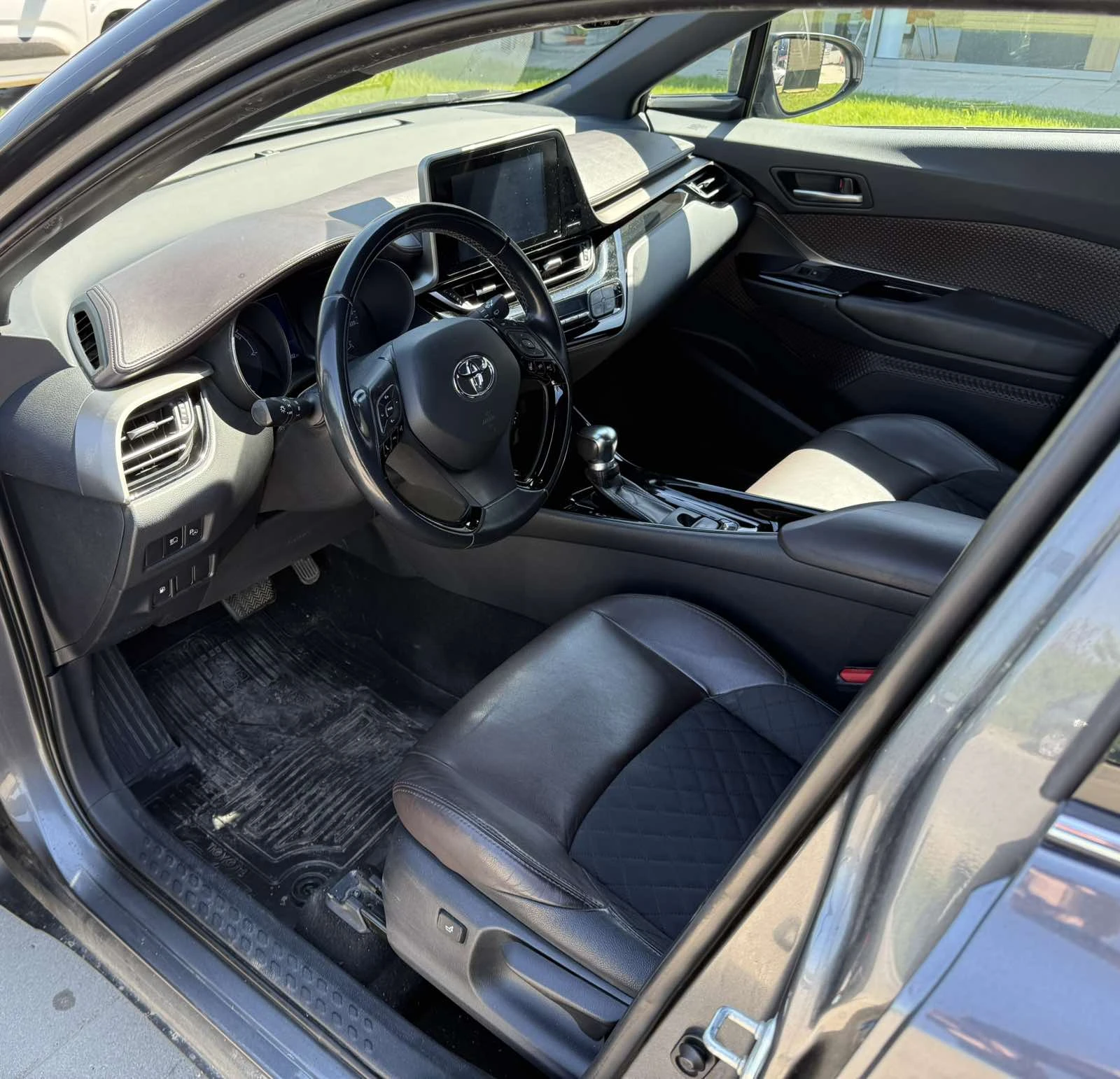 Toyota C-HR 1.8 HSD Classy, снимка 9 - Автомобили и джипове - 54412527