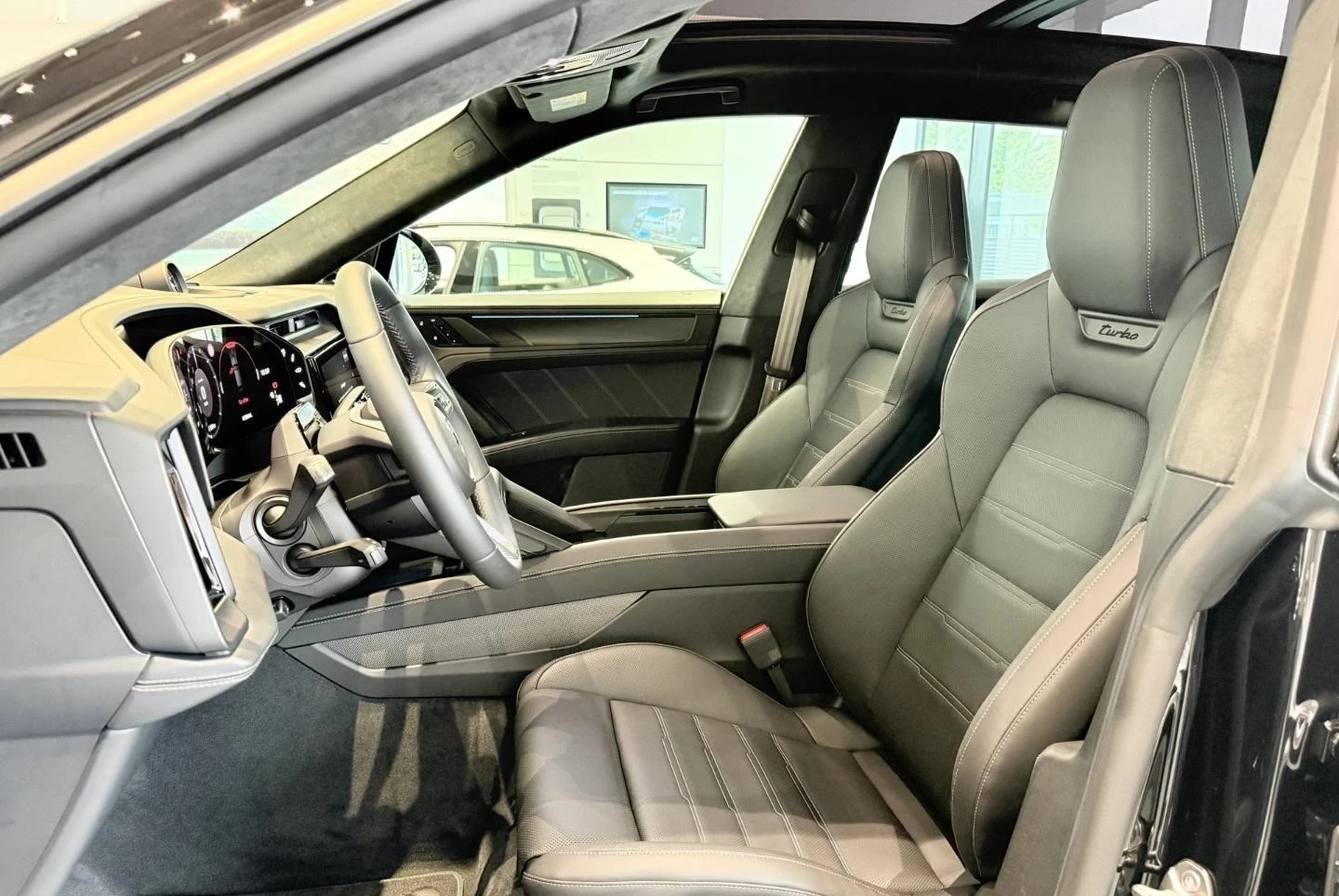 Porsche Cayenne TURBO ELECTRIC / HEAD UP / PANO / BOSE / 360 /, снимка 10 - Автомобили и джипове - 54912015