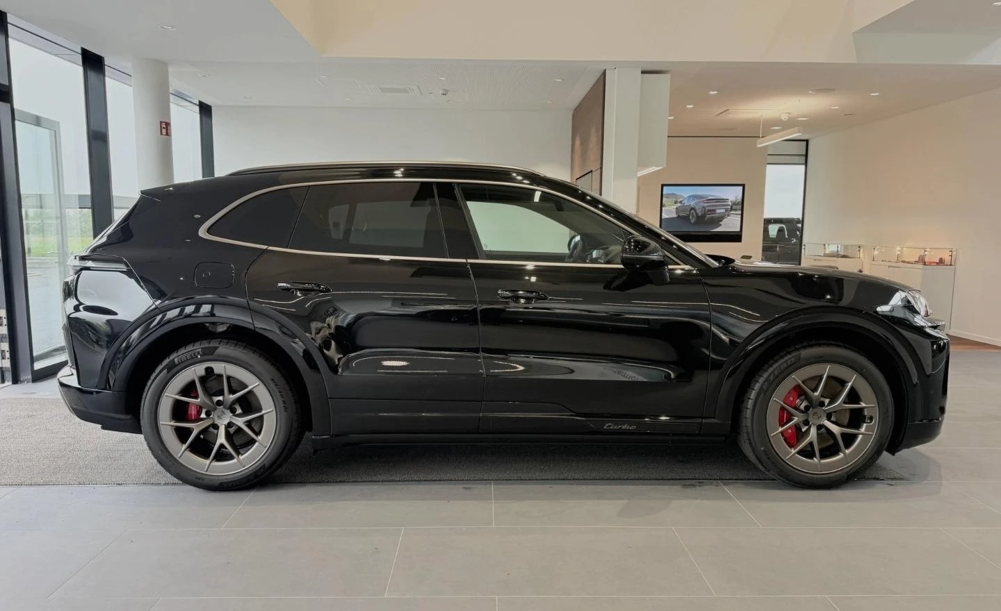 Porsche Cayenne TURBO ELECTRIC / HEAD UP / PANO / BOSE / 360 /, снимка 8 - Автомобили и джипове - 54912015