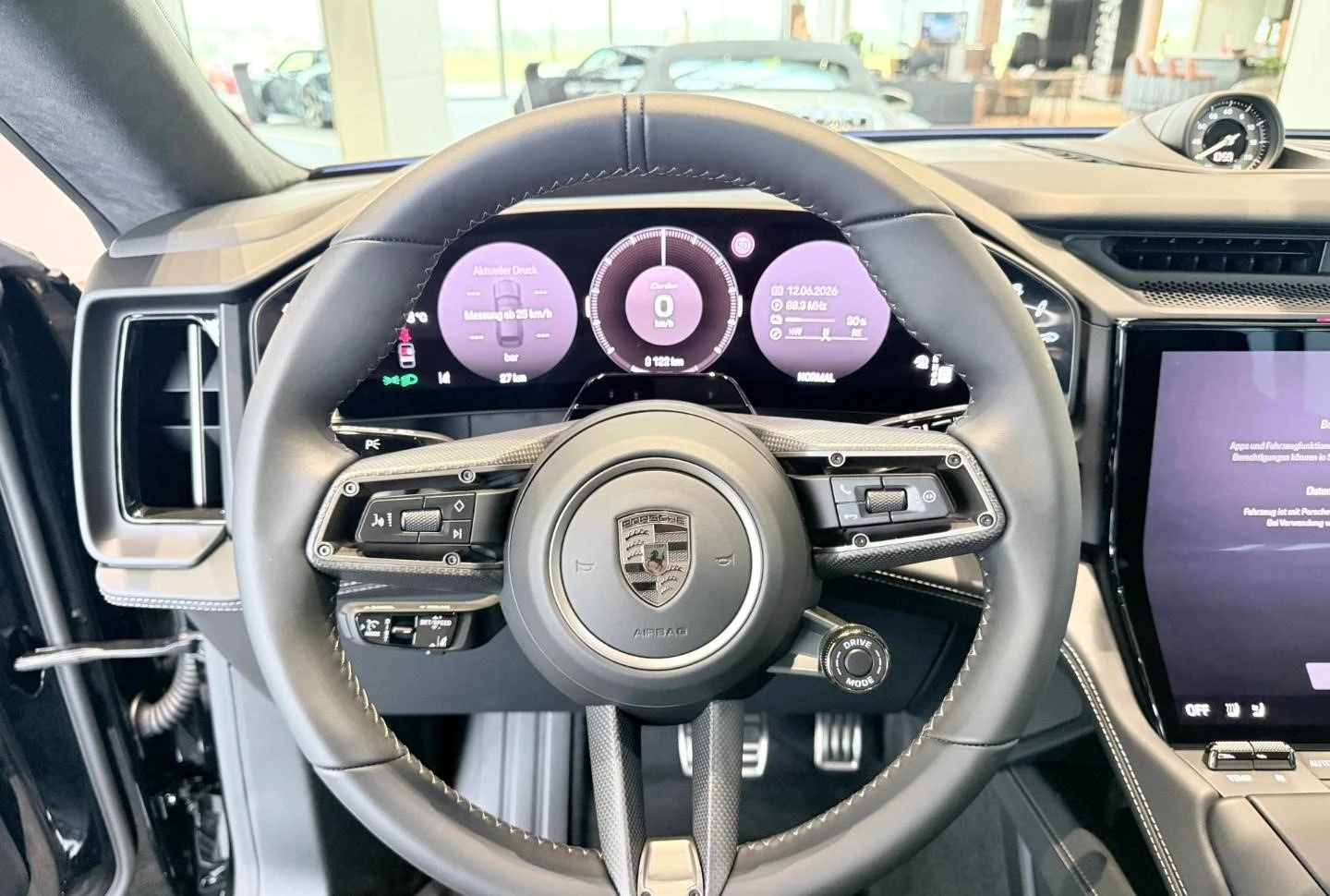 Porsche Cayenne TURBO ELECTRIC / HEAD UP / PANO / BOSE / 360 /, снимка 13 - Автомобили и джипове - 54912015