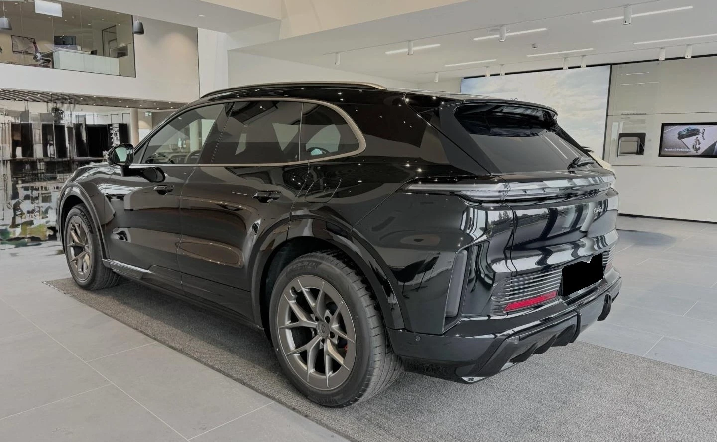 Porsche Cayenne TURBO ELECTRIC / HEAD UP / PANO / BOSE / 360 /, снимка 5 - Автомобили и джипове - 54912015