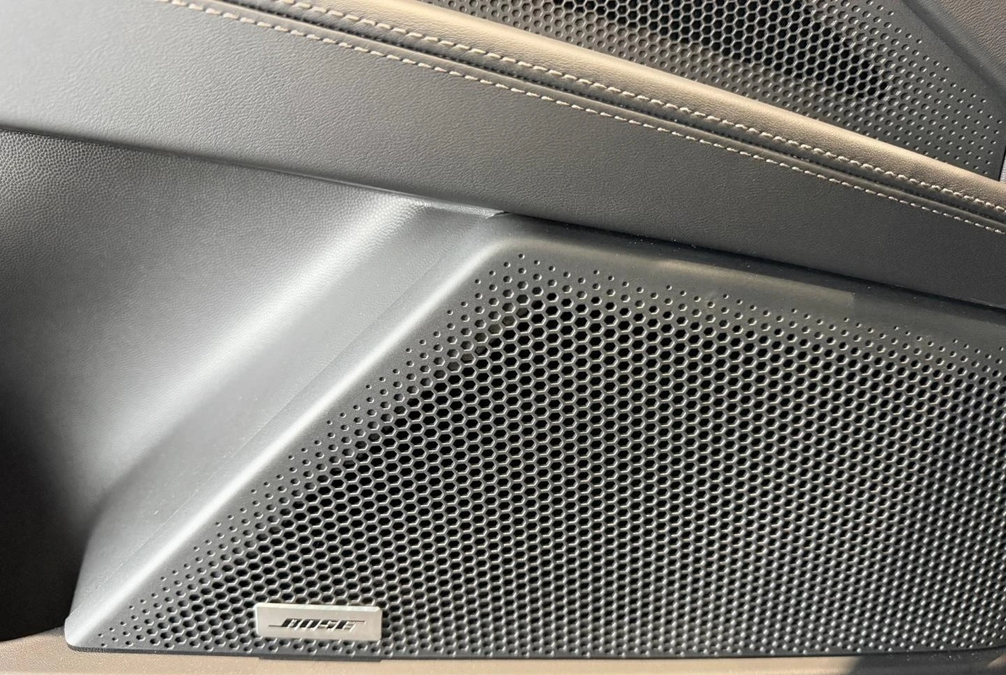 Porsche Cayenne TURBO ELECTRIC / HEAD UP / PANO / BOSE / 360 /, снимка 9 - Автомобили и джипове - 54912015