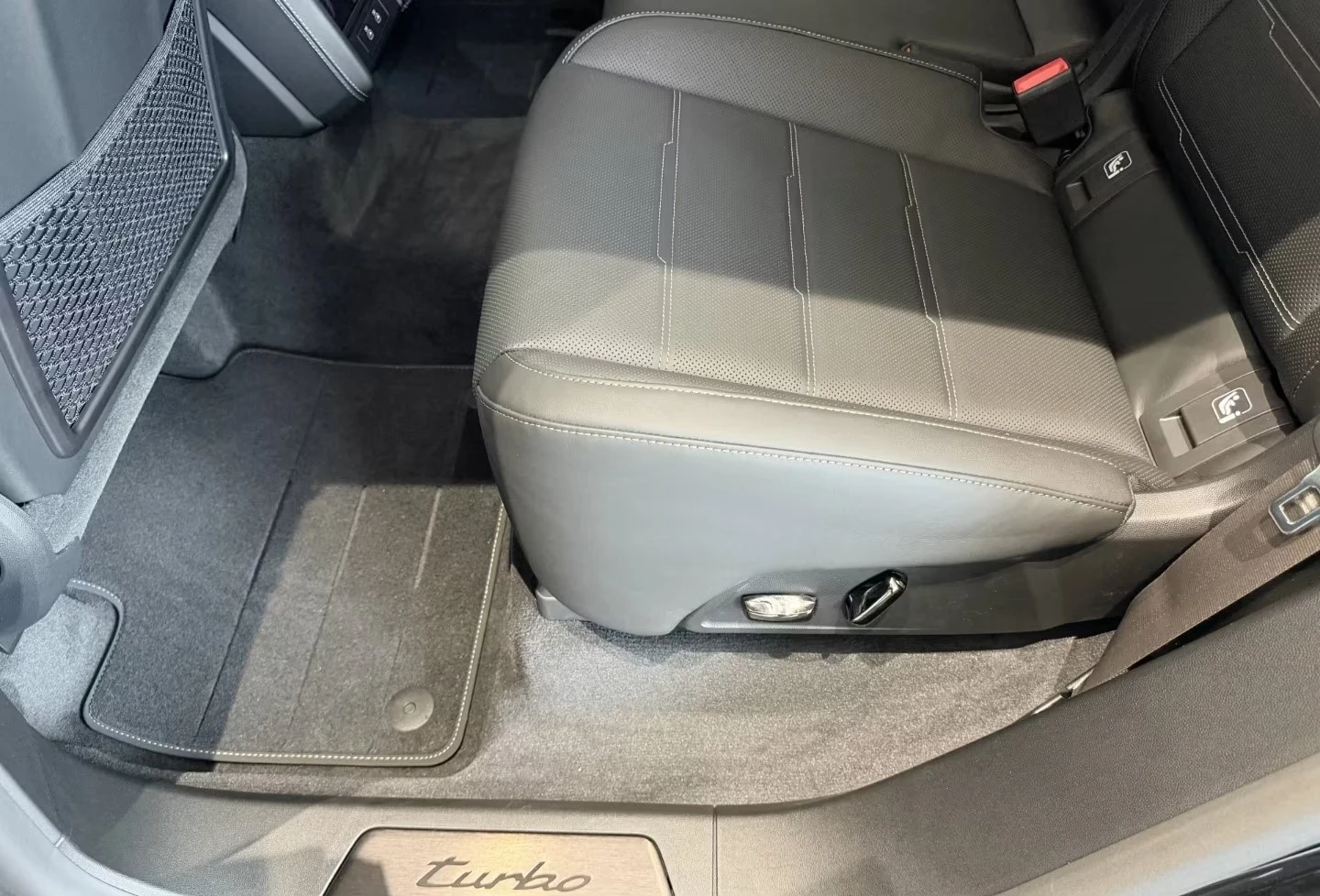 Porsche Cayenne TURBO ELECTRIC / HEAD UP / PANO / BOSE / 360 /, снимка 16 - Автомобили и джипове - 54912015