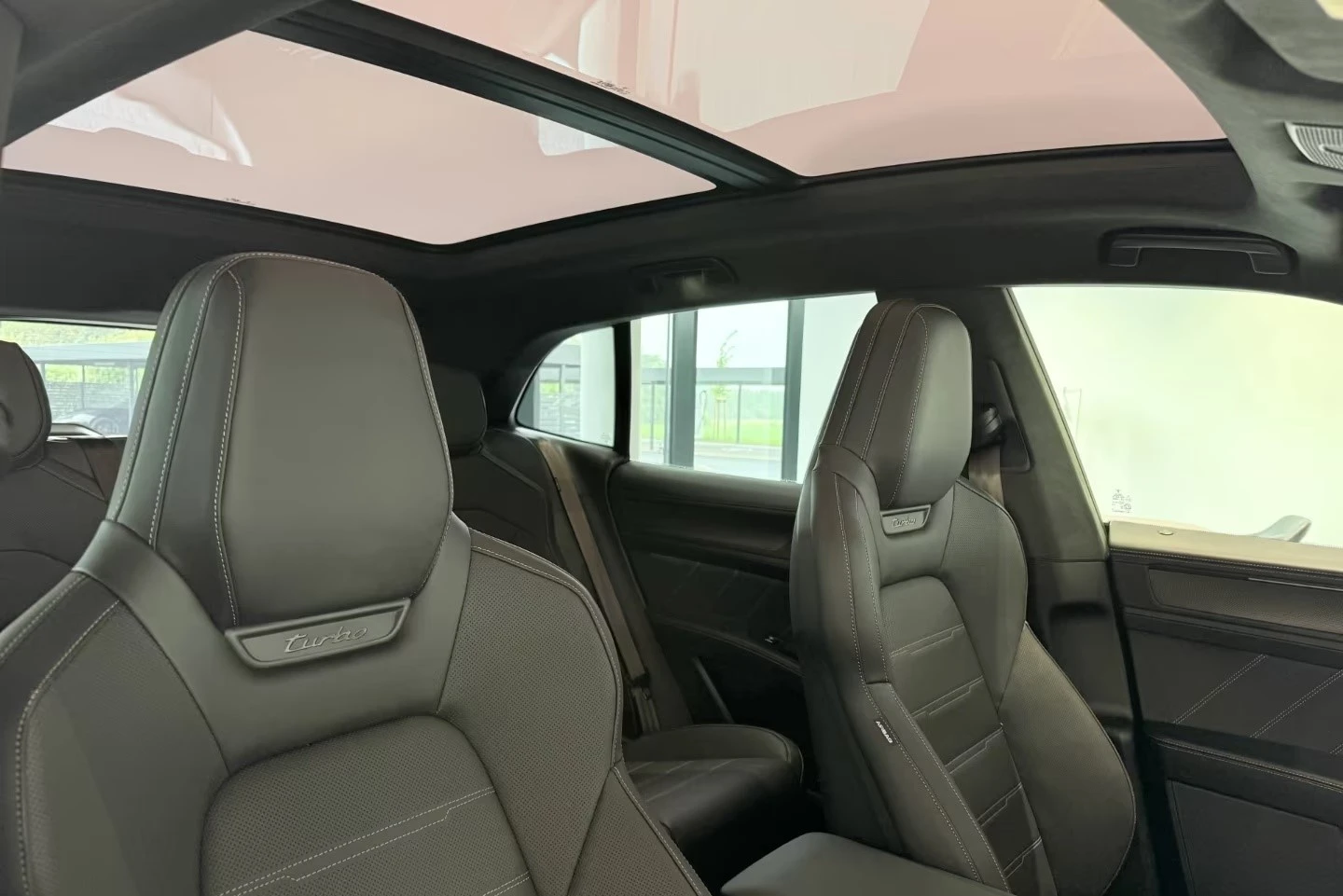Porsche Cayenne TURBO ELECTRIC / HEAD UP / PANO / BOSE / 360 /, снимка 14 - Автомобили и джипове - 54912015
