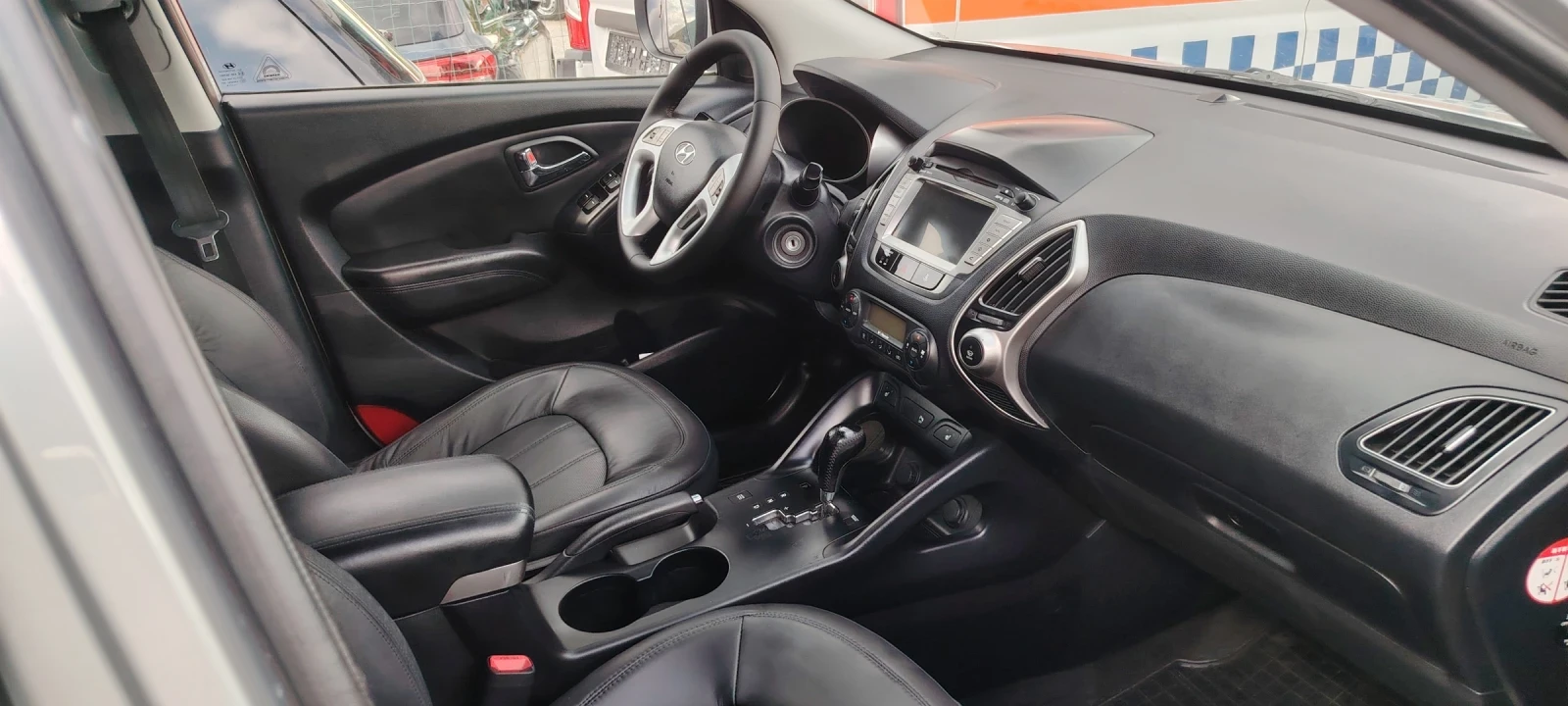 Hyundai IX35 2, 0crdi-184 к.с 4х4, Автоматик.. , снимка 8 - Автомобили и джипове - 55016811