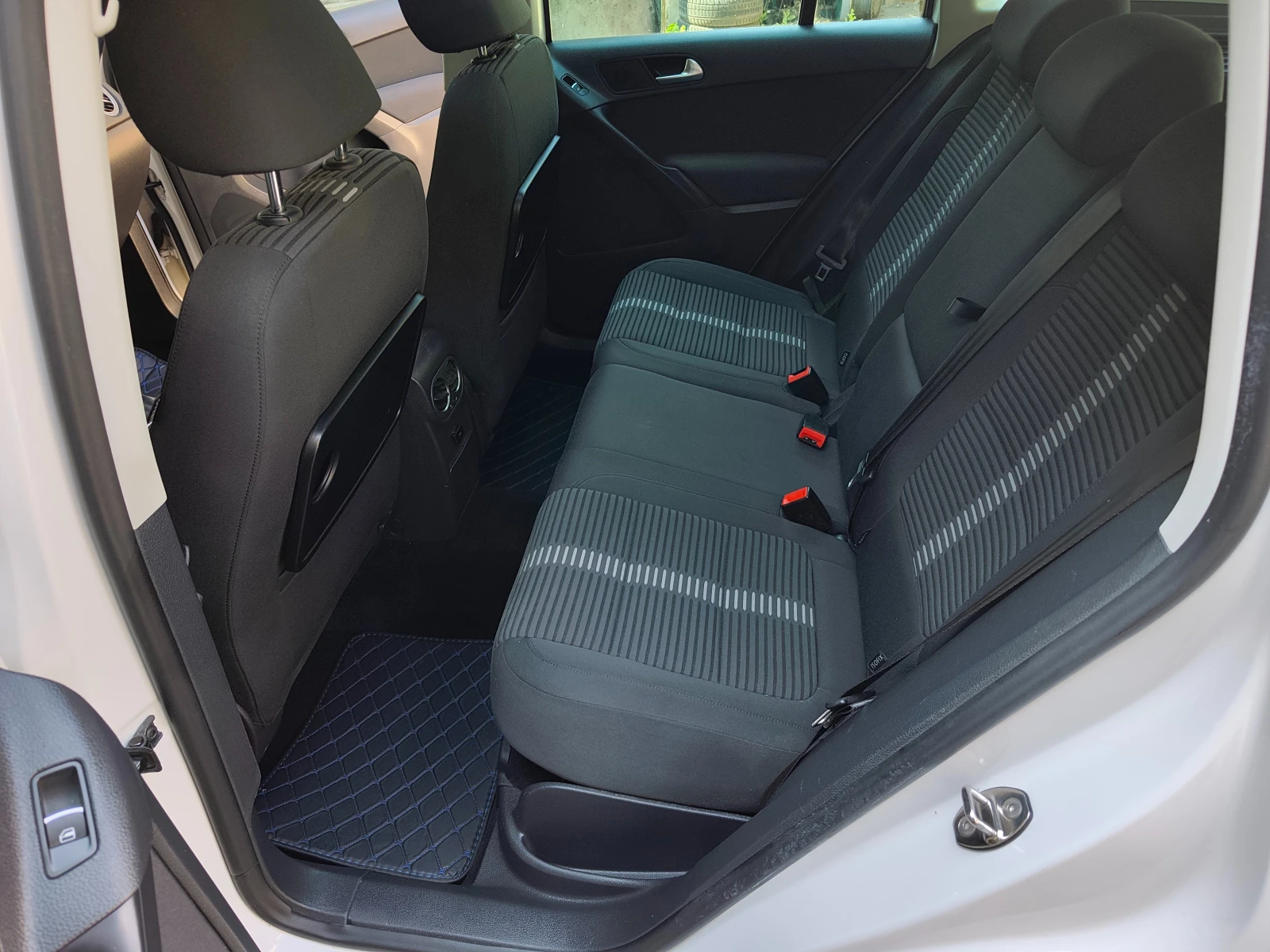 VW Tiguan 2.0TDI 4motion, снимка 14 - Автомобили и джипове - 55061540