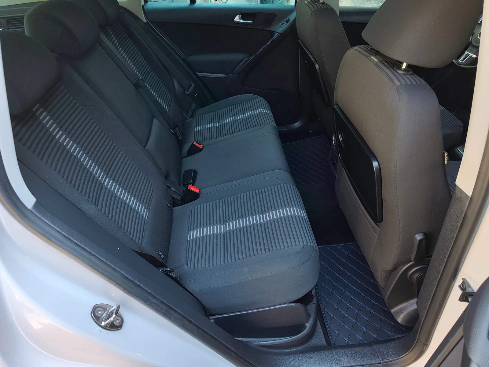VW Tiguan 2.0TDI 4motion, снимка 13 - Автомобили и джипове - 55061540