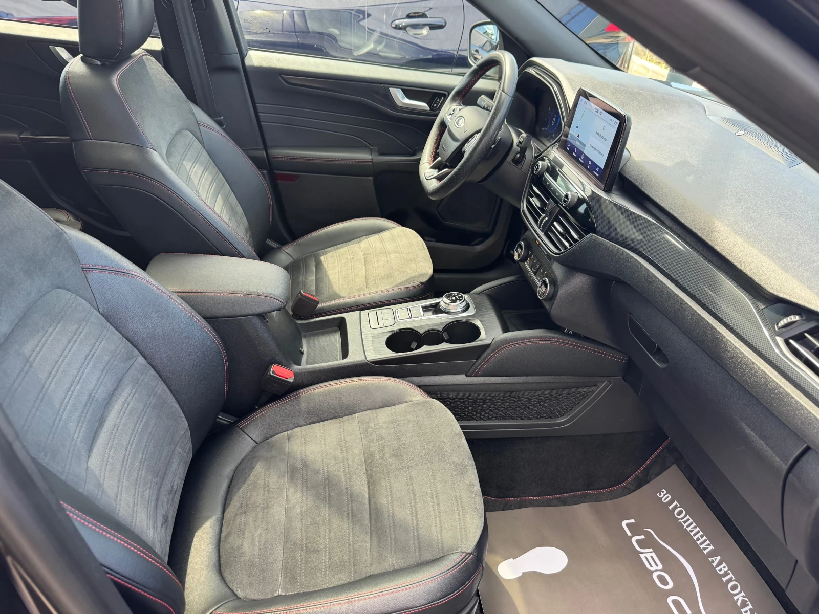 Ford Kuga 2.0D-GT LINE-4x4-NAVI-ALKANTARA-PANO-DISTR-FULL , снимка 14 - Автомобили и джипове - 55464853