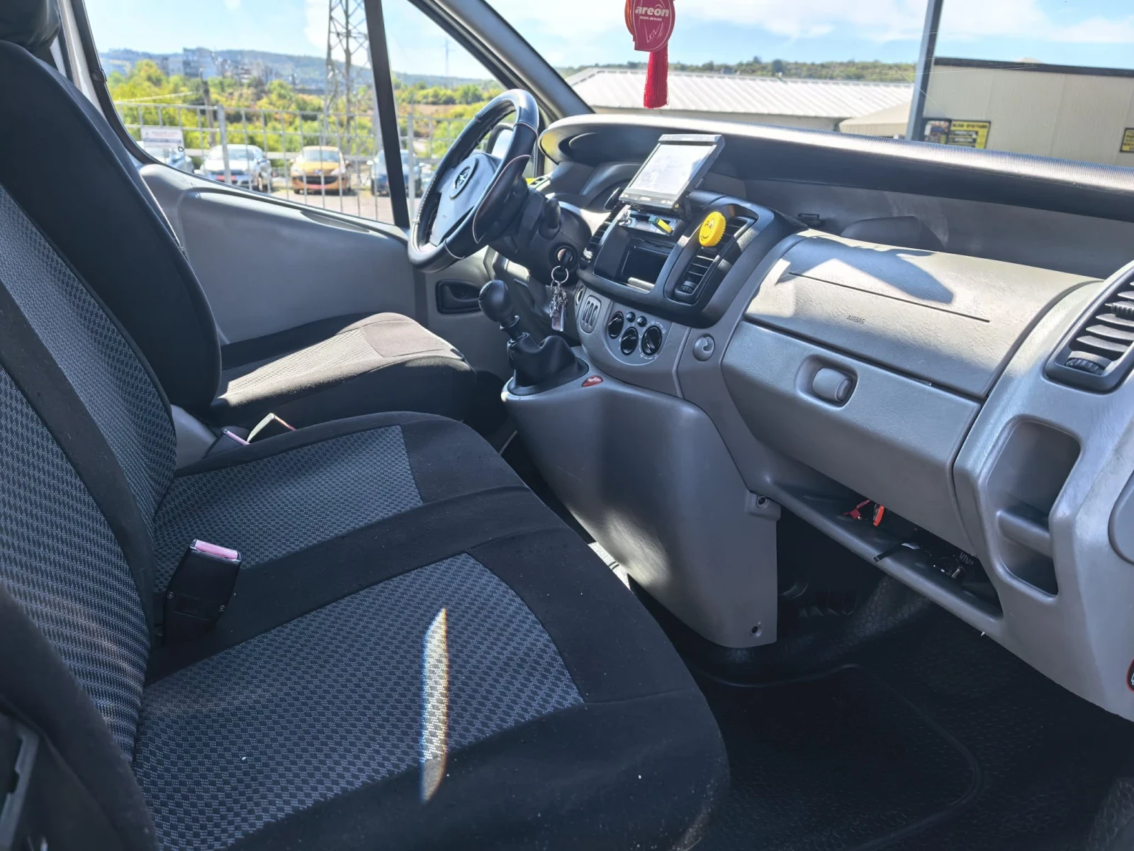 Opel Vivaro, снимка 10 - Бусове и автобуси - 56721070