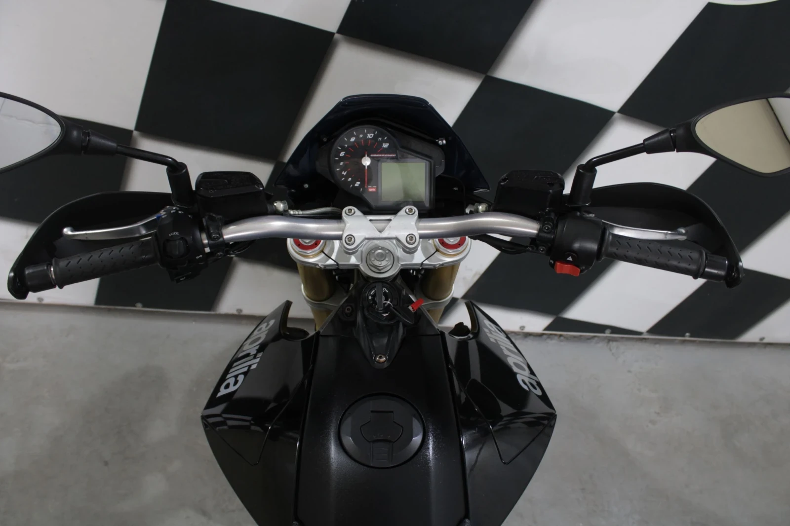 Aprilia Dorsoduro 750 2008г. - изображение 8