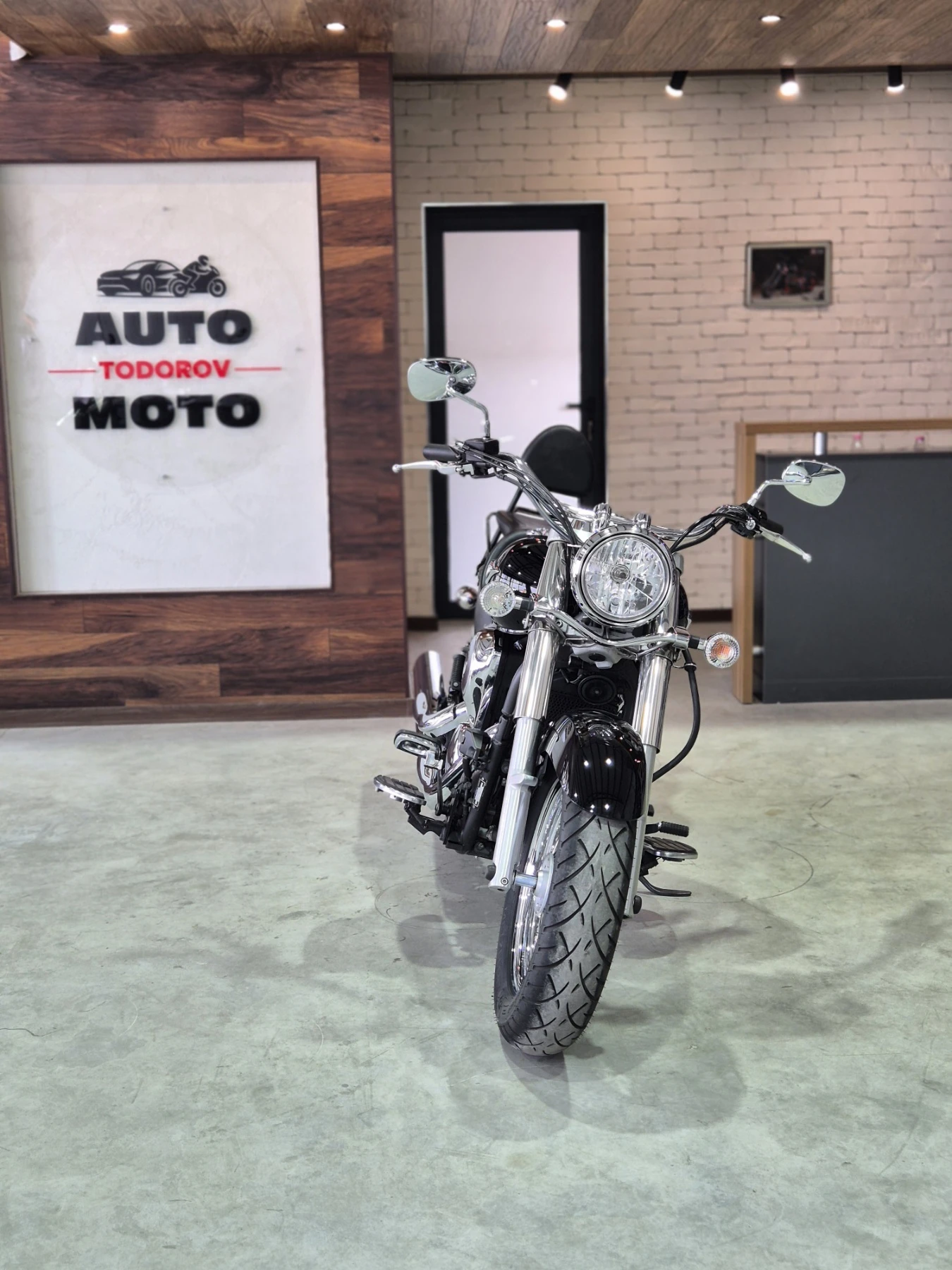 Kawasaki Vulcan VN900 Classic КАТО НОВ!! НОВ ВНОС ОТ ШВЕЙЦАРИЯ!!, снимка 2 - Мотоциклети и мототехника - 54741760