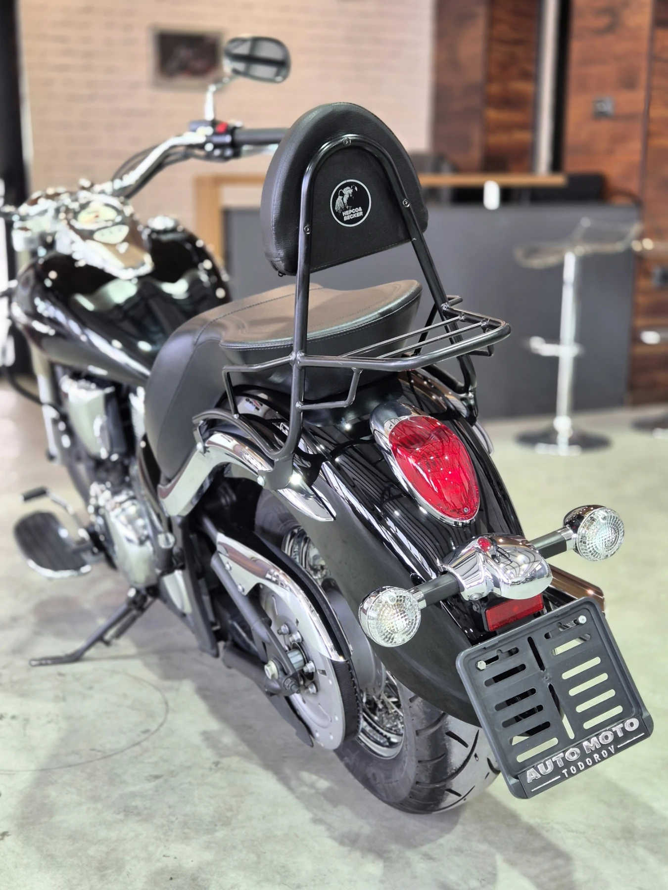 Kawasaki Vulcan VN900 Classic КАТО НОВ!! НОВ ВНОС ОТ ШВЕЙЦАРИЯ!!, снимка 8 - Мотоциклети и мототехника - 54741760