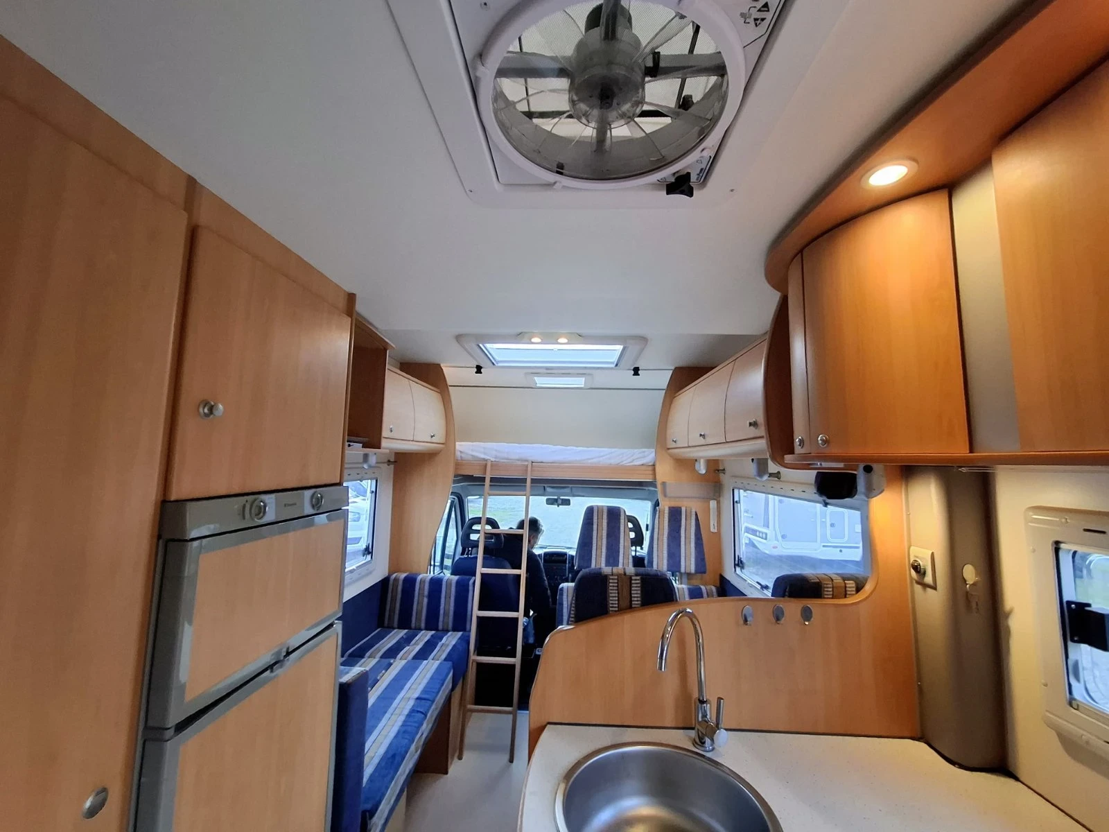 Кемпер Pilote 2.8 JTD, снимка 16 - Каравани и кемпери - 53991166