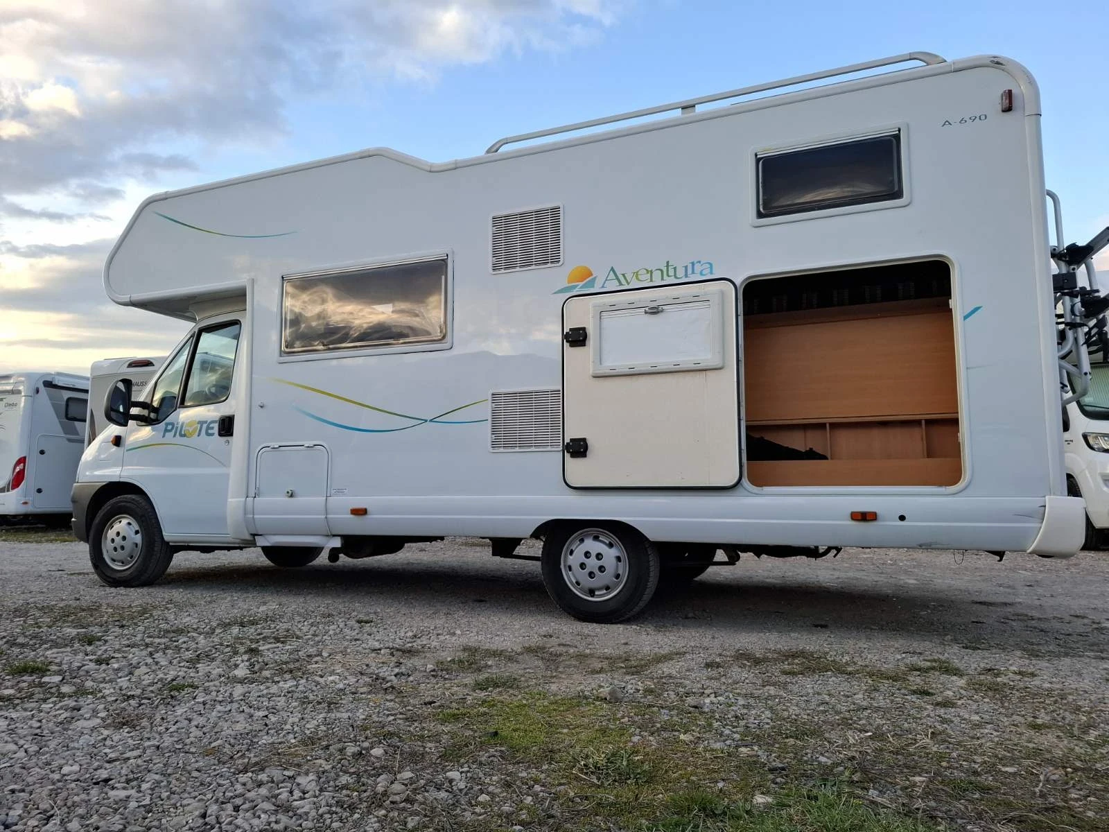 Кемпер Pilote 2.8 JTD, снимка 6 - Каравани и кемпери - 53991166