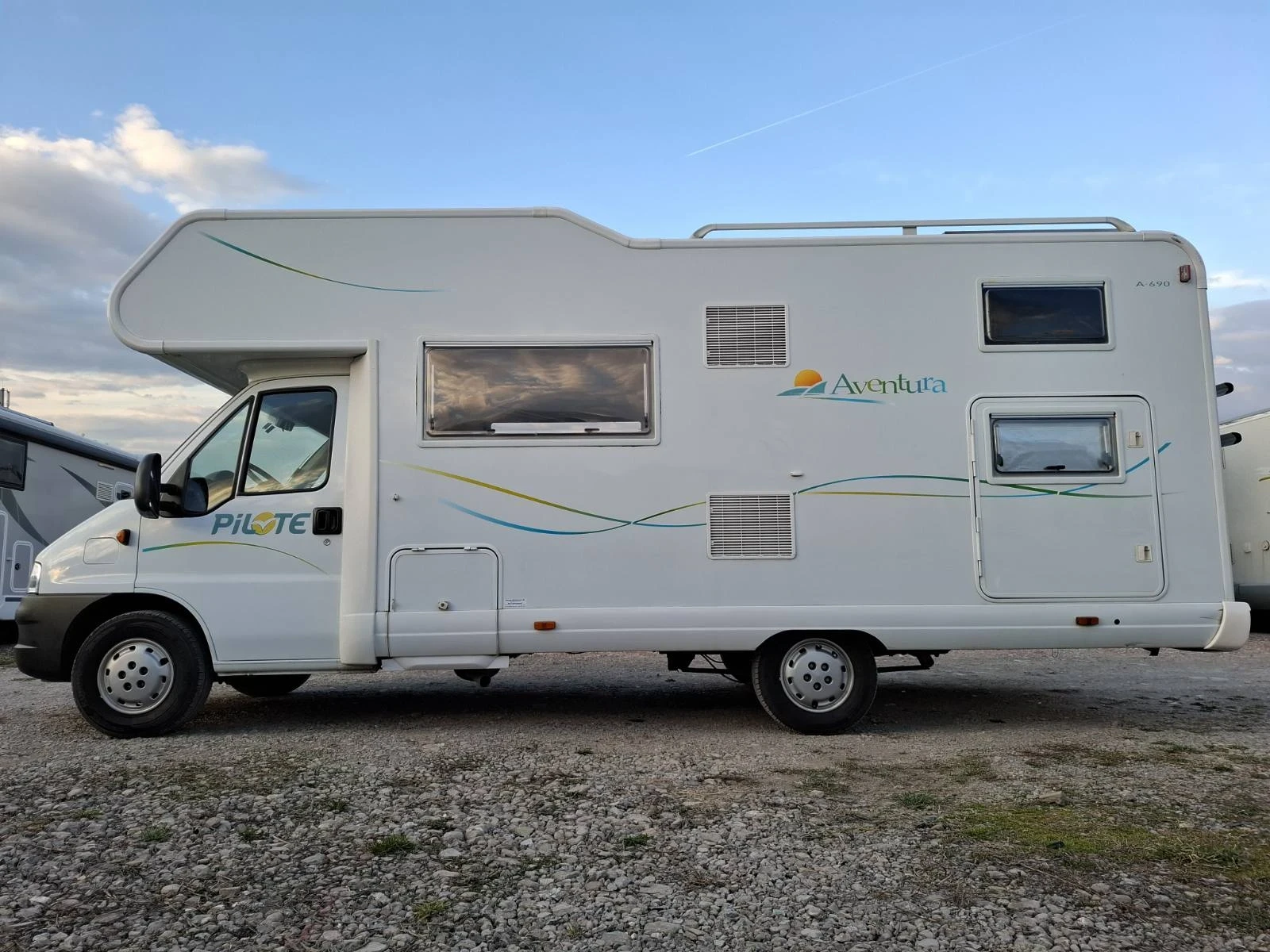 Кемпер Pilote 2.8 JTD, снимка 3 - Каравани и кемпери - 53991166