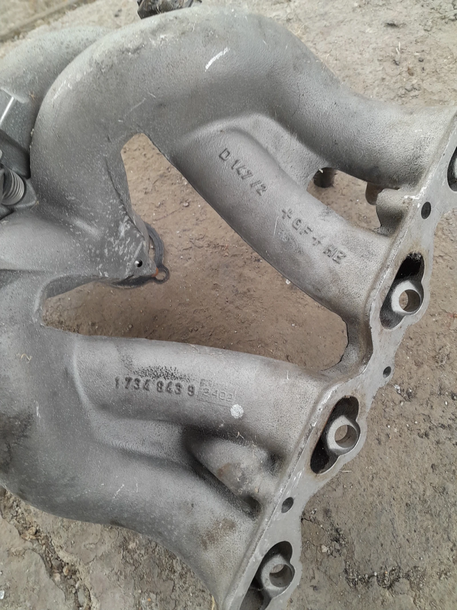 Всмукателен колектор BMW e36 318si, снимка 3 - Части - 53895198