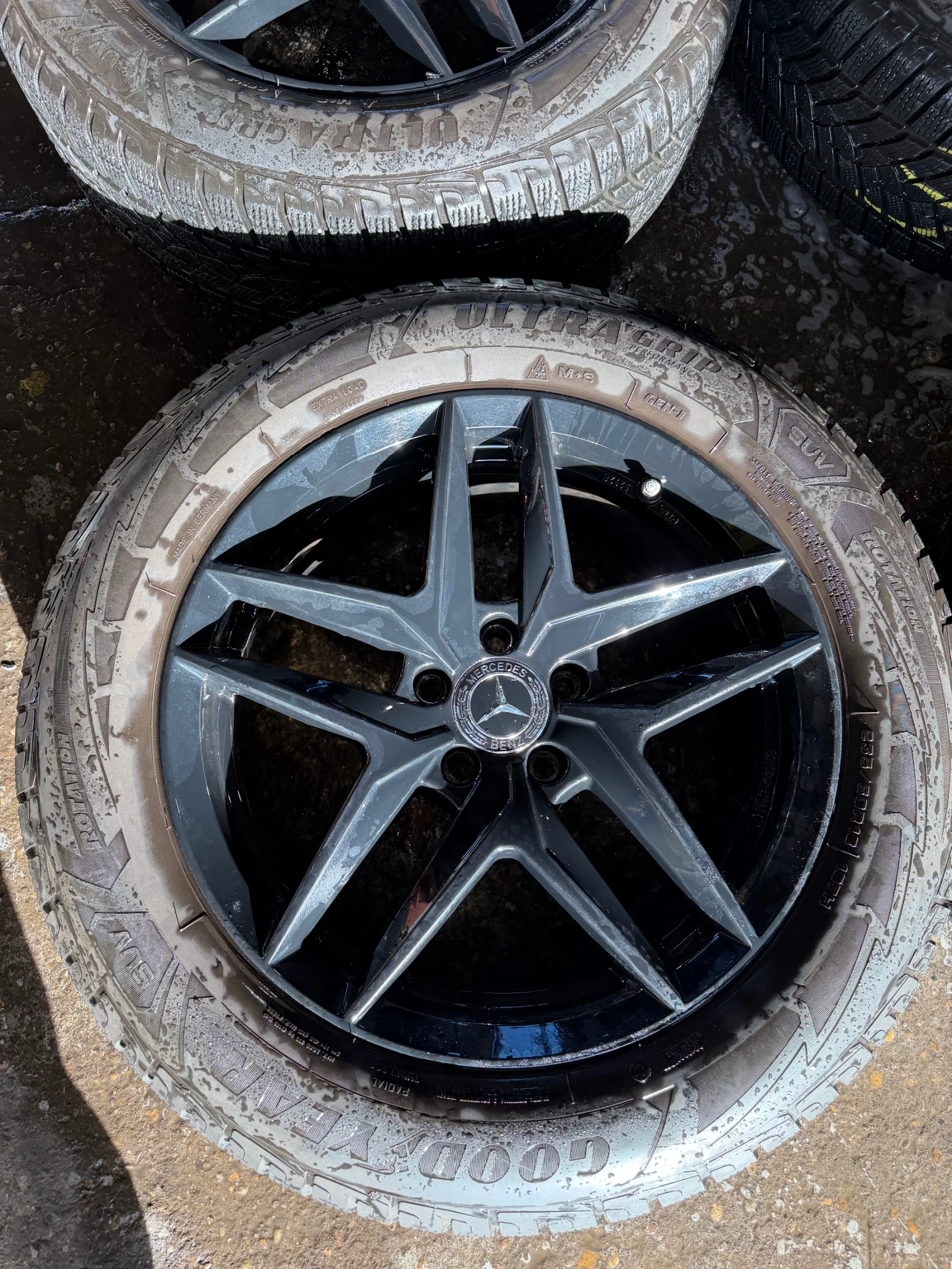 Гуми с джанти Goodyear 235/60R18, снимка 2 - Гуми и джанти - 56216406