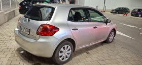 Toyota Auris Лек автомобил, снимка 5