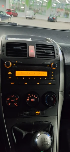 Toyota Auris Лек автомобил, снимка 12