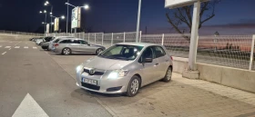 Toyota Auris Лек автомобил - изображение 1