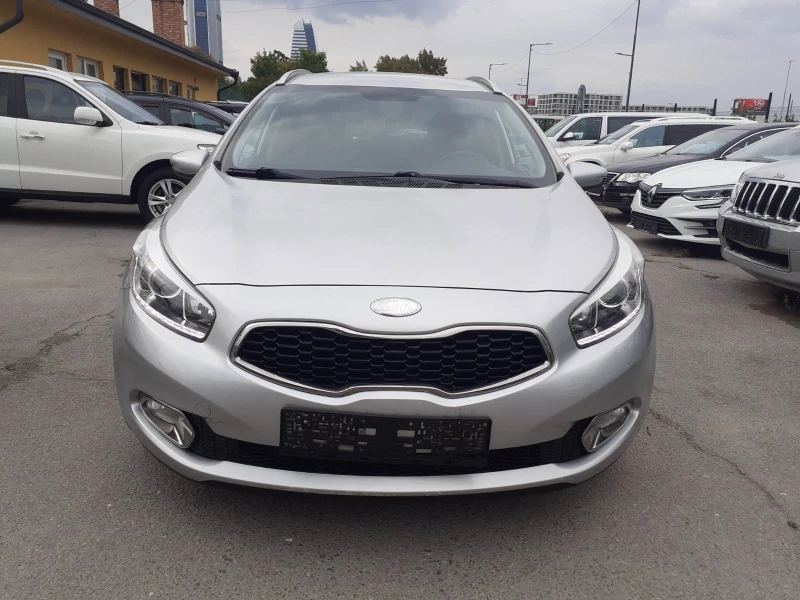 Kia Ceed 1.6 I NAVI MAXFULL LED 6.CK PREMIUM               , снимка 2 - Автомобили и джипове - 47083544