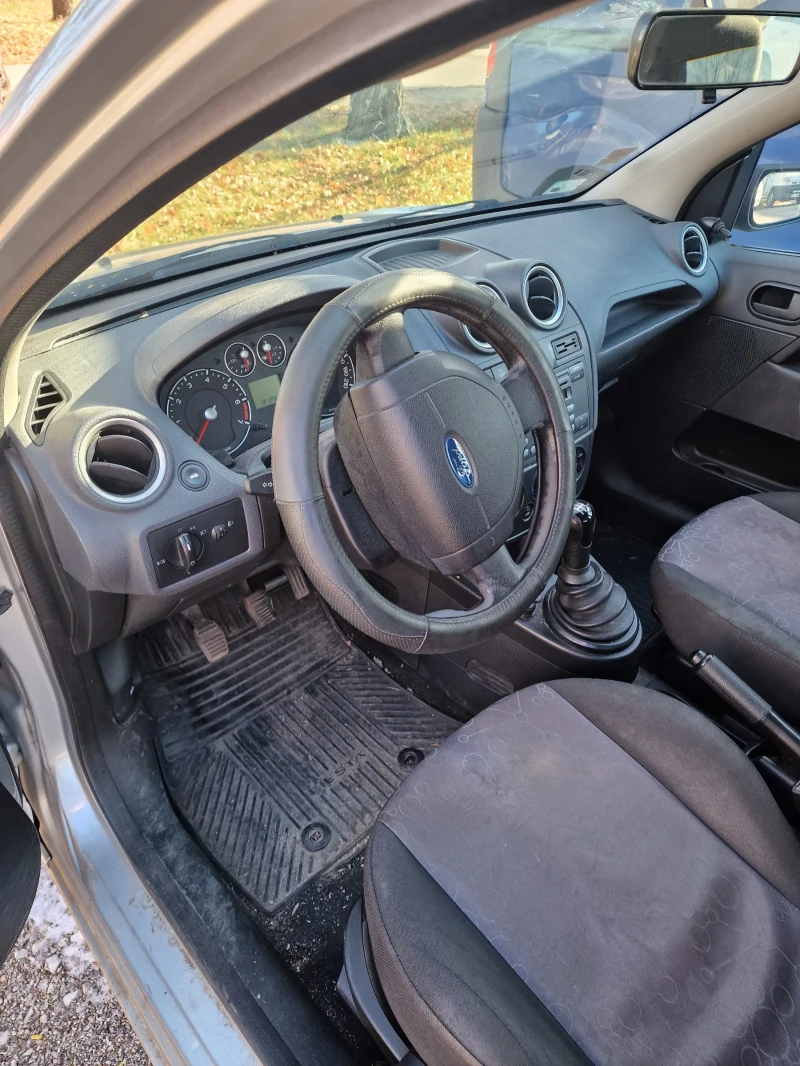 Ford Fiesta, снимка 13 - Автомобили и джипове - 48261723