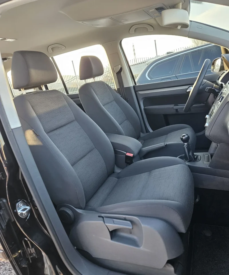 VW Touran 1.6 102кс 139.000км , снимка 14 - Автомобили и джипове - 49103956