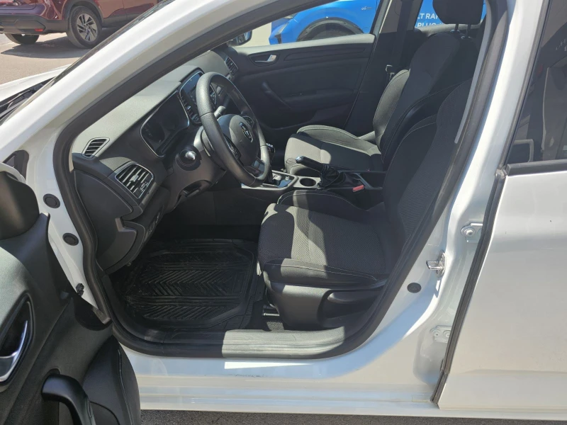 Renault Megane 1.3 TCe 115, снимка 11 - Автомобили и джипове - 51189969