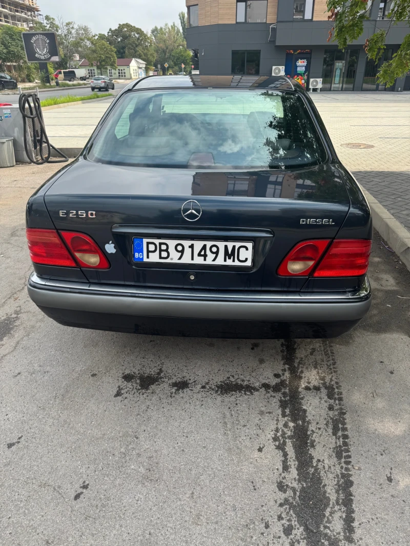 Mercedes-Benz E 250 Elegance , снимка 2 - Автомобили и джипове - 51702315