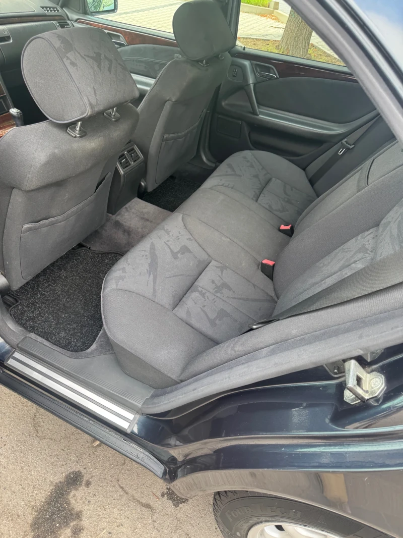 Mercedes-Benz E 250 Elegance , снимка 9 - Автомобили и джипове - 51702315